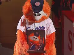 Le Canadien rendono omaggio a Rodger Brulotte prima della partita contro les Islanders