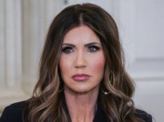 Le controversie finalmente raggiunsero Kristi Noem