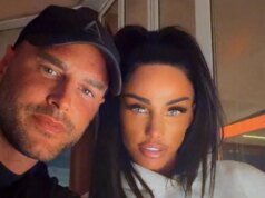 Katie Worth rivela perché non presenterà il marito Lee Andrews ai suoi figli