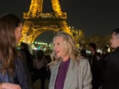 Kate Moss implora “non toccarmi” dopo essere stata “malmenata” alla settimana della moda di Parigi