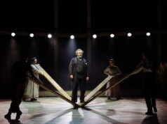 Michael Sheen: “È difficile eseguire la mia nuova opera mentre cadono le bombe”