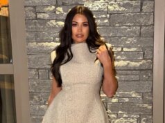 Jess Wright si scusa per i commenti “degradanti” sul bikini perizoma