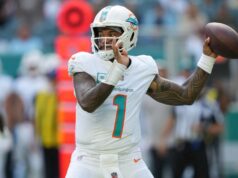 Rapporto: QB Tua Tagovailoa intende firmare un contratto di un anno con i Falcons