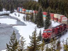 Come può una locomotiva trainare un treno lungo e molto più pesante?