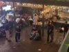 Il video mostra le conseguenze della sparatoria di massa in Texas e il caos all’interno del bar di Austin
