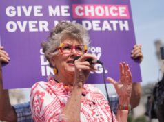 Dame Prue Leith racconta di “profonda indignazione” per il ritardo di Lord nell’assistere Invoice morente