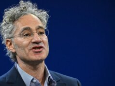 Il CEO di Palantir insiste di non sostenere le guerre per il cambio di regime (ma sostiene la guerra con l’Iran)