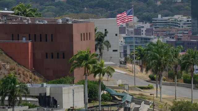 american-flag-venezuela-raised-embassy.jpg