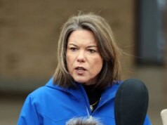 La democratica alle primarie chiave del Senato afferma di “rimpiangersi” del voto sul Laken Riley Act, suscitando una reazione del GOP