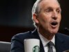 Howard Schultz lascia Seattle mentre i legislatori locali meditano su tasse milionarie