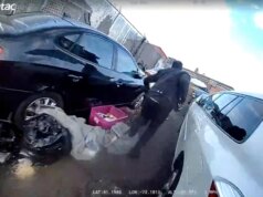 L’agente ha preso l’ambulanza inviata per chiamare un uomo che stava morendo a causa di una sparatoria da parte della polizia, cube il rapporto