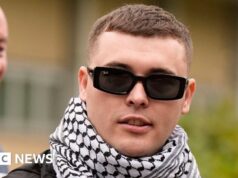 Il governo britannico perde l’appello per l’accusa di terrorismo di Kneecap