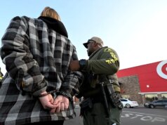 I dem del Minnesota suggeriscono di studiare i “vantaggi del taccheggio” nello scontro tra commissioni, poi dicono che si trattava di sarcasmo