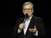 Drew Carey afferma che le idee sbagliate lo hanno portato a ignorare i sintomi di un attacco di cuore