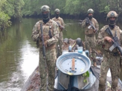 Le truppe ecuadoriane trovano un “narco-sottomarino” lungo 35 metri nascosto nella riserva naturale