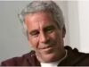 La guardia di Jeffrey Epstein lo ha cercato su Google 40 minuti prima della sua morte e ha effettuato un deposito in contanti di $ 5.000 giorni prima: mostrano i file del DoJ