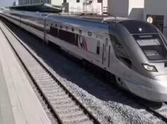 I residenti degli Emirati Arabi Uniti tornano a casa su 3 eccezionali treni Etihad Rail dal confine saudita