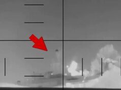 Un sottomarino fa esplodere una nave da guerra iraniana nel video diffuso dal Dipartimento di Guerra