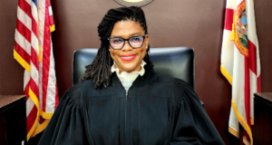 DeSantis chiede l’impeachment del giudice per aver rilasciato l’autore di reati sessuali che avrebbe poi ucciso la figliastra