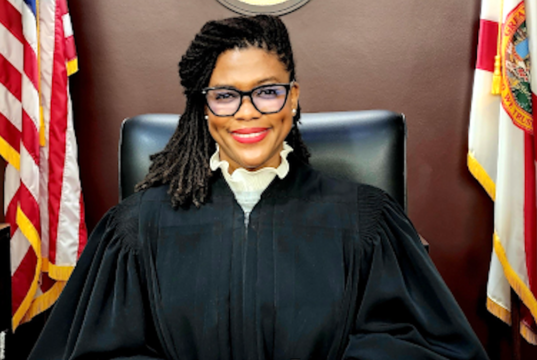 DeSantis chiede l’impeachment del giudice per aver rilasciato l’autore di reati sessuali che avrebbe poi ucciso la figliastra