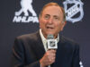 Guarda dal vivo: il commissario della NHL Gary Bettman parla a Calgary