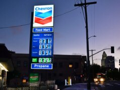 L’esenzione fiscale sul gasoline è stata utilizzata come cerotto per i prezzi alle stelle alla pompa