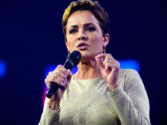 Il giudice annulla le azioni di Kari Lake come amministratore delegato advert interim dell’agenzia di media statunitense