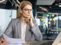 Sempre più dipendenti statunitensi si tengono stretti al lavoro. Ecco perché.