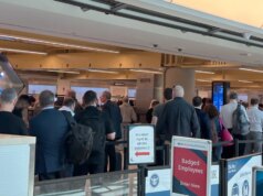 La tensione sulla sicurezza aeroportuale durante la chiusura aumenta mentre gli ufficiali della TSA non pagati avvertono: “Stiamo soffrendo”