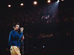 Harry Kinds torna sul palco con il primo spettacolo in tre anni a Manchester