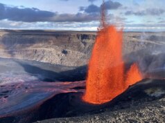 Il famoso vulcano emette lava a 300 metri di altezza, provocando la chiusura di emergenza del parco nazionale