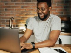 AdultFriendFinder vs Loads of Fish: il più legittimo, tassi di successo e altro ancora