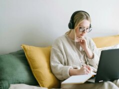 Ecco un modo a basso rischio per apprendere nuove abilità dal tuo divano