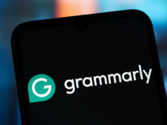 Grammarly rimuove la funzionalità AI che utilizzava identità di autori reali e affronta un’azione legale collettiva