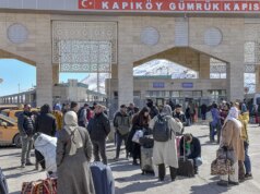 Gli americani in più di una dozzina di nazioni del Medio Oriente sono stati invitati a fuggire