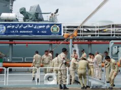 Una nave iraniana subisce un guasto al motore e scarica l’equipaggio giorni dopo che il sottomarino americano aveva affondato un’altra nave