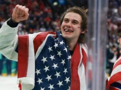 L’eroe olimpico americano dell’hockey Jack Hughes parla del sostegno alla squadra femminile in mezzo alla reazione negativa alla battuta di Trump