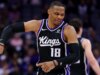 Russell Westbrook ribalta la situazione ai giornalisti in un acceso confronto publish partita dopo che i Kings hanno subito la cinquantesima sconfitta