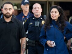 Il giudice del Texas che ha giocato la carta della vittima è stato cacciato dal rodeo una seconda volta a seguito di una disputa sui posti VIP