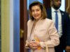 Nancy Pelosi sostiene l’ex agente di polizia del Campidoglio Harry Dunn nella sua seconda candidatura al Congresso