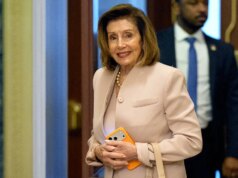 Nancy Pelosi sostiene l’ex agente di polizia del Campidoglio Harry Dunn nella sua seconda candidatura al Congresso