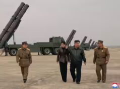 Kim Jong Un, la figlia, supervisiona i check dei lanciarazzi “mortali ma attraenti” della Corea del Nord