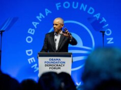 Il Centro presidenziale di Obama vuole 100 volontari non retribuiti poiché Valerie Jarrett guadagna $ 740.000