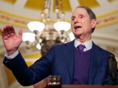 Il senatore Wyden mette in guardia contro la sorveglianza di massa nel mezzo della lotta del Pentagono contro l’uomo antropico