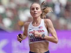 Il vantaggio del corridore americano nella mezza maratona è stato spazzato by way of dopo un bizzarro incidente sul percorso