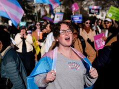 L’amministrazione Trump afferma che il distretto scolastico del Colorado potrebbe aver inserito fino a 61 studenti maschi nelle squadre sportive femminili