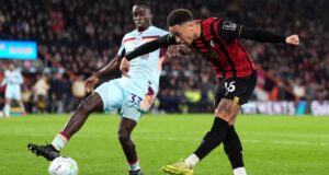 Tavernier colpisce ancora il palo dopo che Bournemouth ha negato il rigore LIVE!