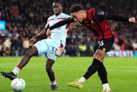 Tavernier colpisce ancora il palo dopo che Bournemouth ha negato il rigore LIVE!