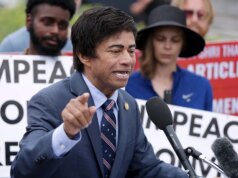 Dem noto per l’impeachment di Trump interrompe l’udienza del GOP sulle patenti dei camion per immigrati illegali