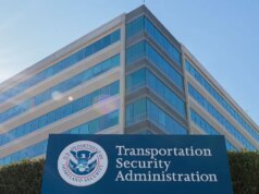Il DHS martella i democratici sulle linee di sicurezza aeroportuali durante la mancanza di finanziamenti